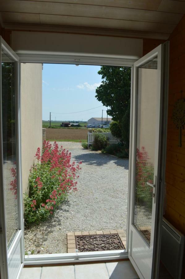 Gite Du Cote De Chez Soann Thairé Exterior foto